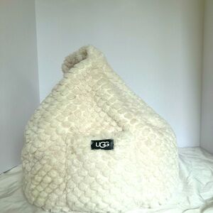 Authentic UGG Polar Ripple Fur Tablet iPhone iPad Phone Mini Lap Pouf Snow